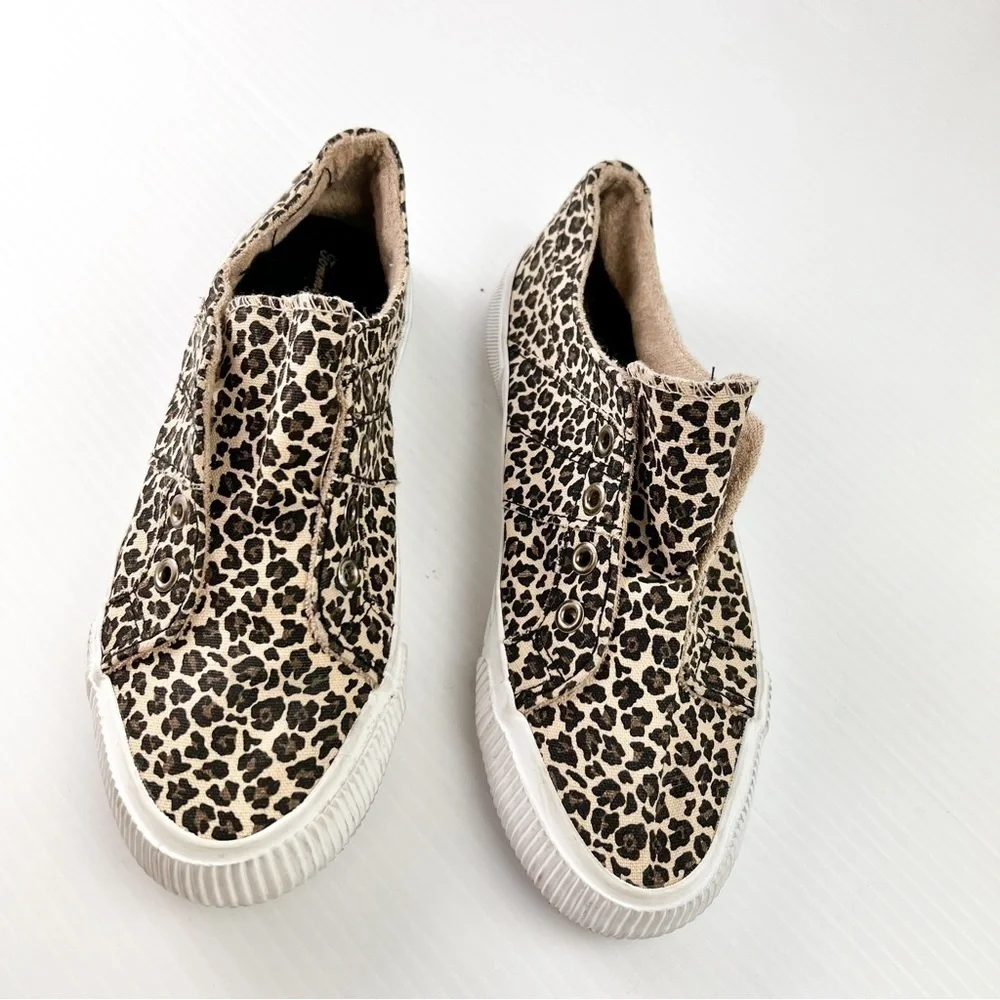 Tommy Bahama Women's leopard cheetah print laceless sneakers size‎ 6.5